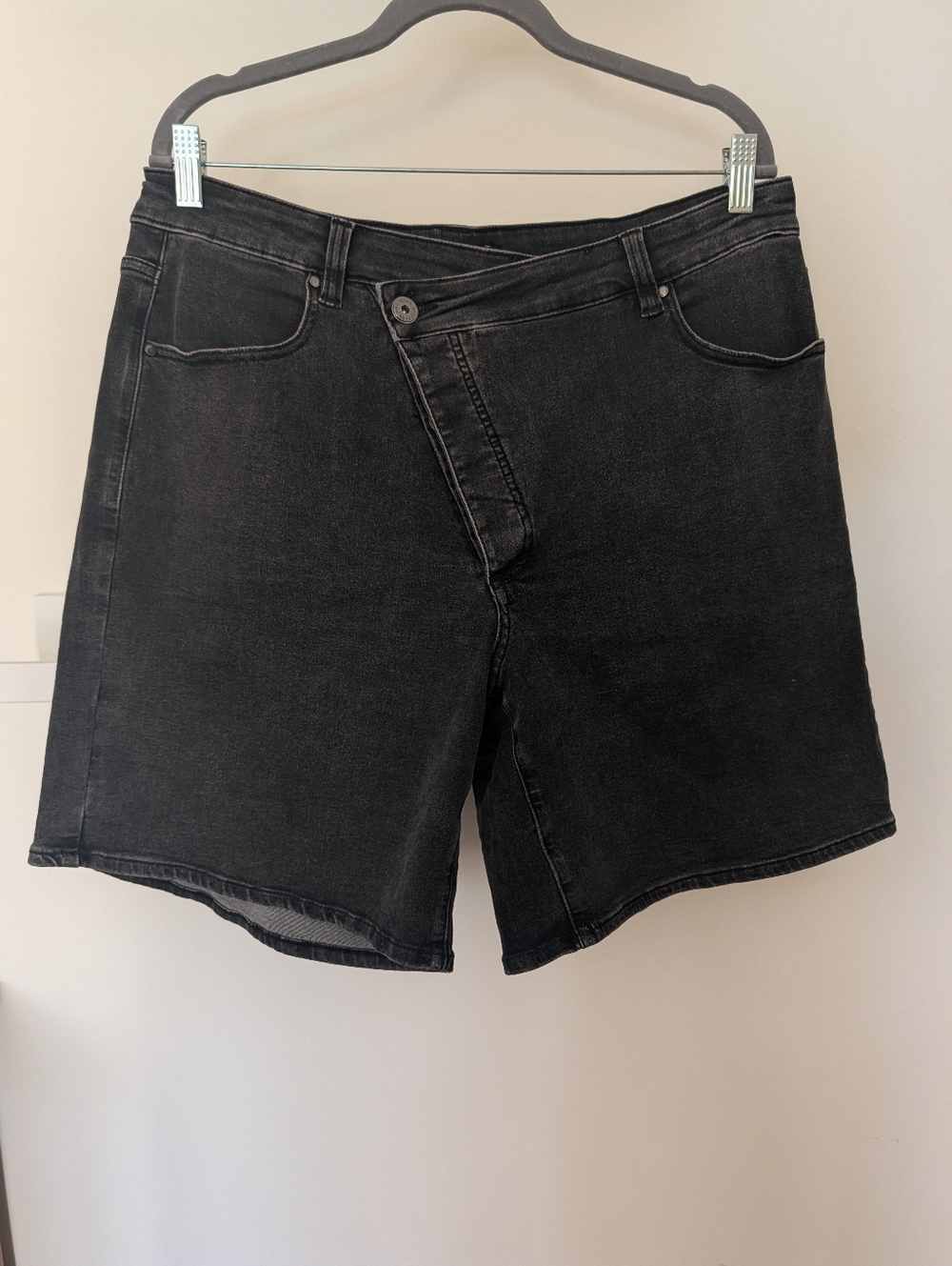 Universal Standard Katie Women's Black Stretch Denim Shorts 14 Plus Button Fly